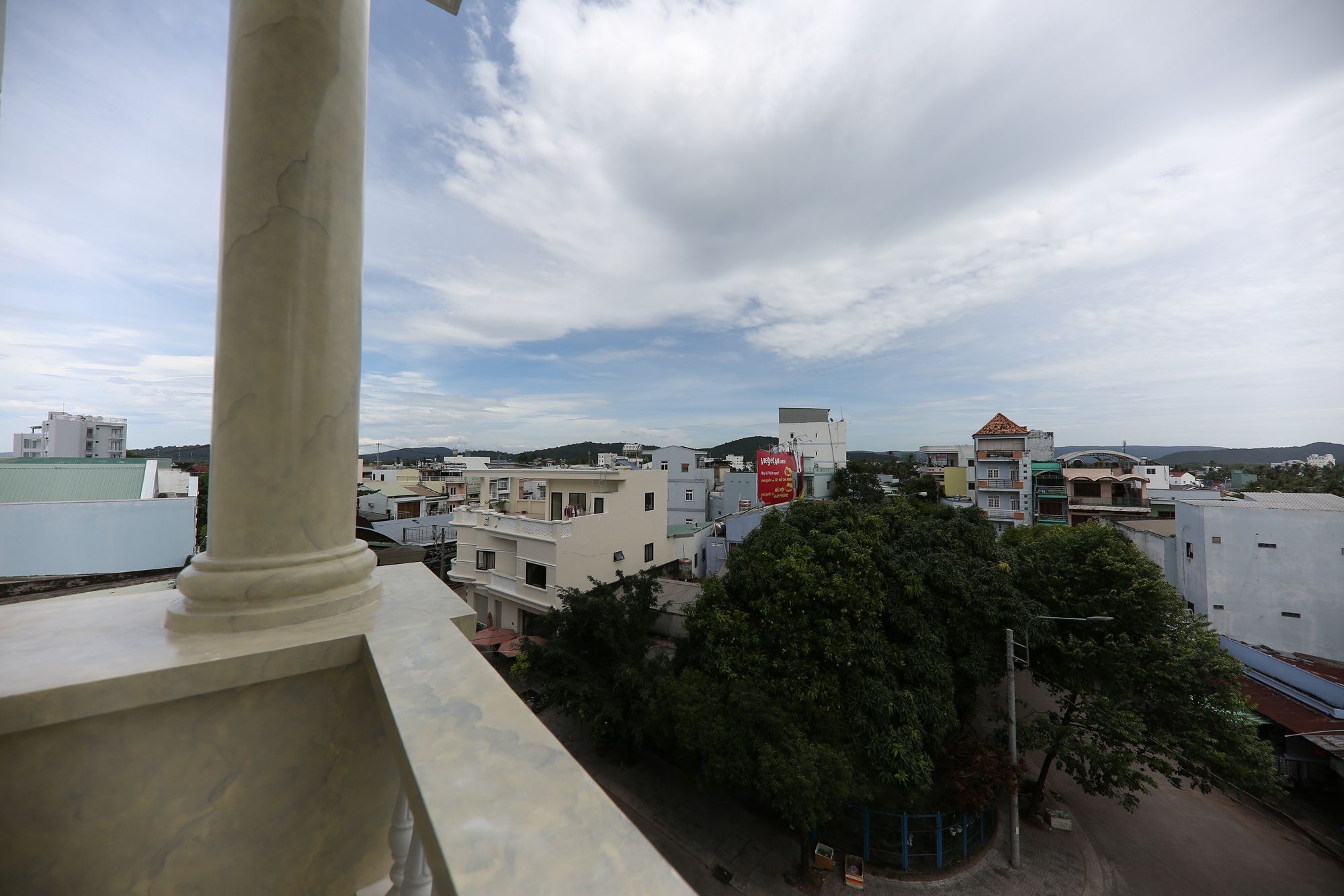 Thuan Hai Hotel Дуонг-Донг Экстерьер фото